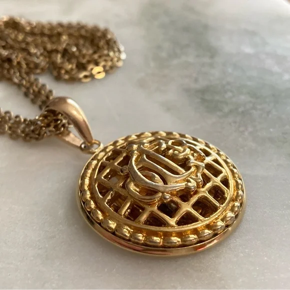 Vintage Dior Button Necklace Pendant Upcycled - Picture 3 of 7